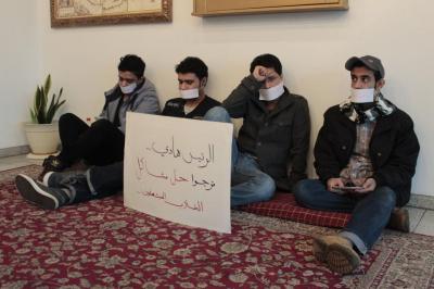 لحج نيوز - طلاب اليمن بالمانيا  لن نرحل من السفارة حتى تنفيذ جميع مطالبنا